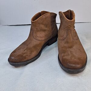 OTBT Women's 6M Trek Bootie Brown Distressed Leather Western Inspired Stitched